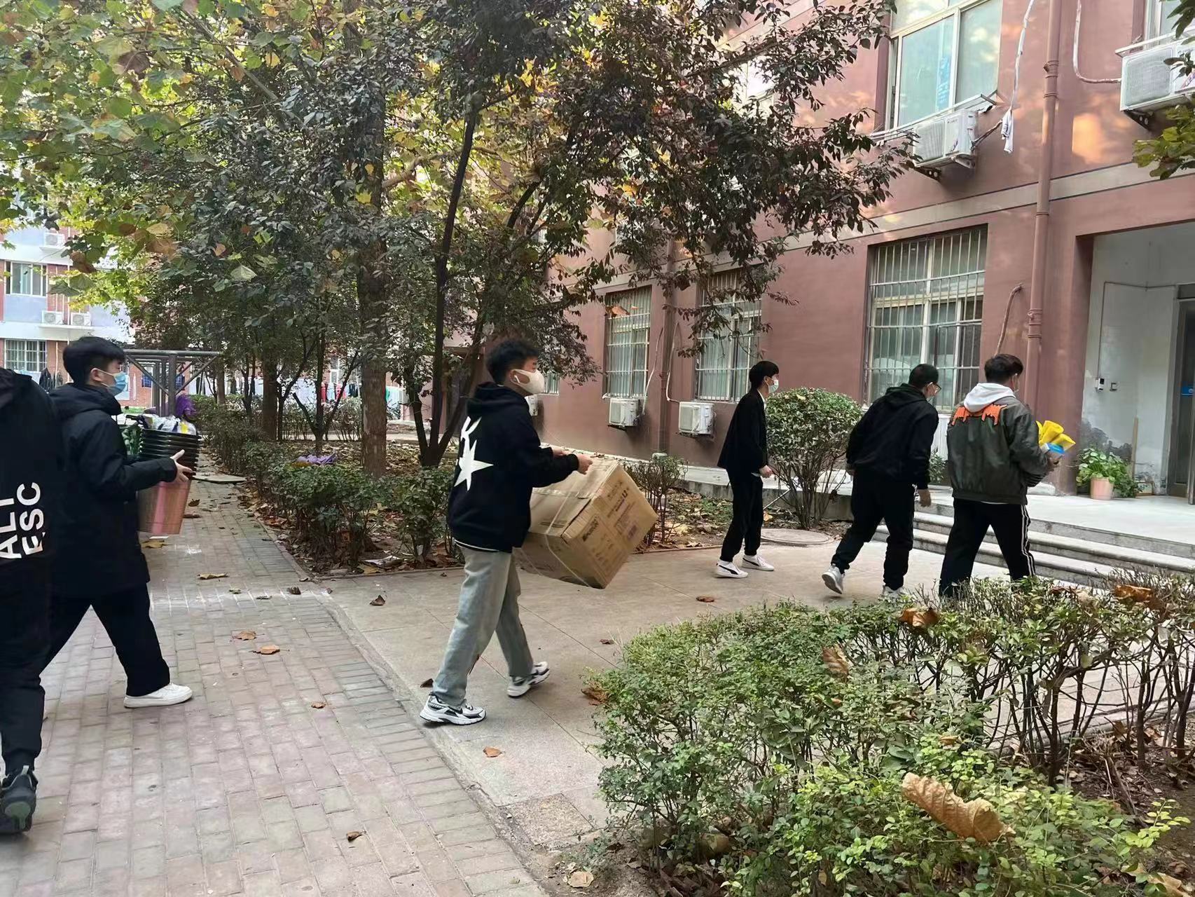 整理隔离宿舍1.jpg 整理隔离宿舍1.jpg